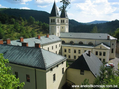 Franjevački samostan i crkva sv. Ive Krstitelja u Kraljevoj Sutjesci, graditeljska cjelina