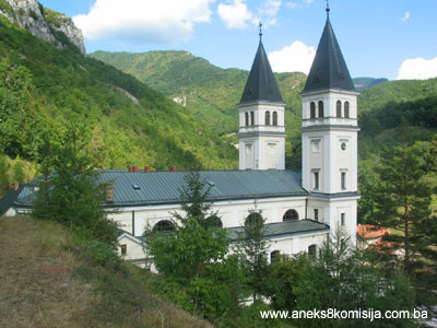 Franjevački samostan i crkva sv. Ive Krstitelja u Kraljevoj Sutjesci, graditeljska cjelina