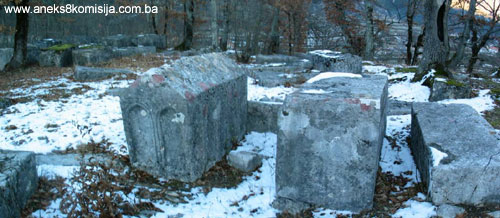 Nekropola sa stećcima i ostaci crkve Grčka glavica u selu Biskup, historijsko područje