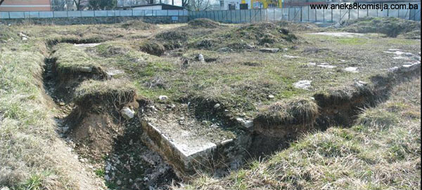 Ferhad-pašina džamija (Ferhadija) u Banjoj Luci, sa Ferhad-pašinim turbetom,Turbetom Safi-kadune, Turbetom Ferhad-pašinih bajraktara, šadrvanom, džamijskih haremom, ogradnim zidovima i portalom, područje i ostaci graditeljske cjeline