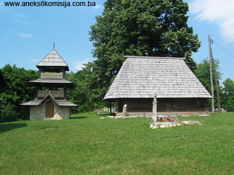 Crkva brvnara posvećena sv. Nikoli u Romanovcima, graditeljska cjelina