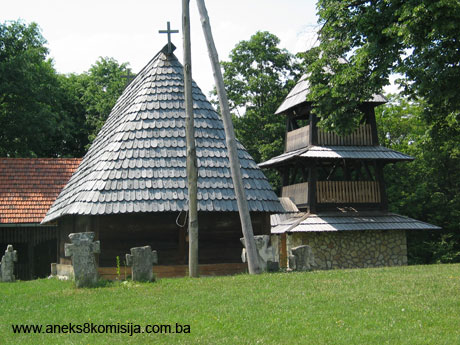 Crkva brvnara posvećena sv. Nikoli u Romanovcima, graditeljska cjelina