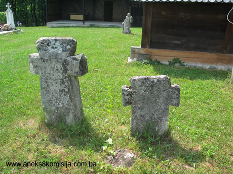 Crkva brvnara posvećena sv. Nikoli u Romanovcima, graditeljska cjelina