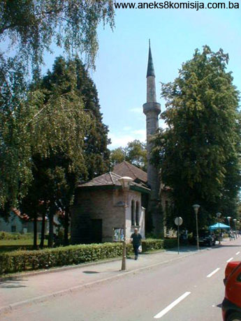 Poljska (Turalibegova) džamija sa grebljem i turbetom, graditeljska cjelina
