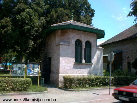 Poljska (Turalibegova) džamija sa grebljem i turbetom, graditeljska cjelina