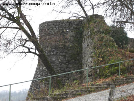 Stari grad Cazin sa džamijom, graditeljska cjelina