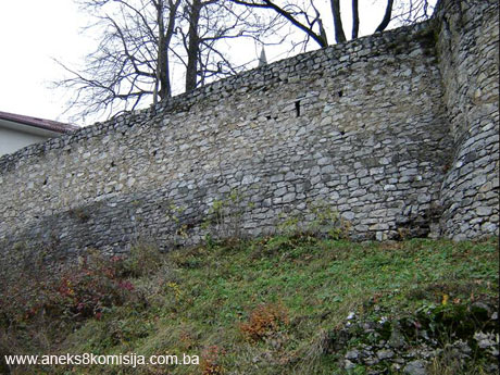 Stari grad Cazin sa džamijom, graditeljska cjelina