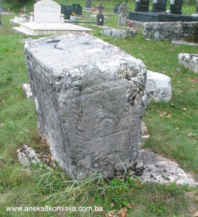 Crkva sv. Arhanđela Mihaila sa nekropolom stećaka u Aranđelovu, graditeljska cjelina