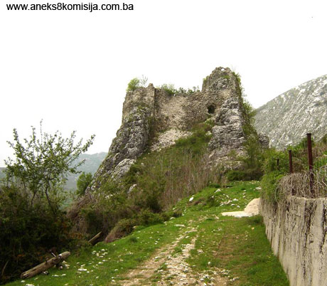 Stari grad Ključ i Ključka džamija (Džamija Ajnebeg deda, Džamija ključkih kapetana ili Starica) sa haremom u Ključu, historijsko područje