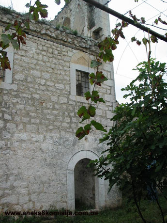 Pašića kula sa dvorima u Bivoljem Brdu, graditeljska stambena cjelina