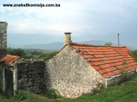 Pašića kula sa dvorima u Bivoljem Brdu, graditeljska stambena cjelina