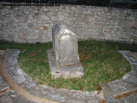Grob Moshe Danona sa okolnim prostorom i havrom na Krajšini, graditeljska cjelina