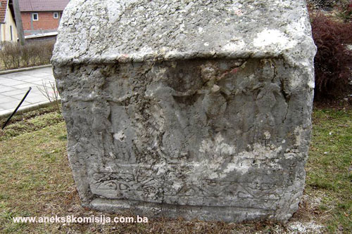 Arheološki spomenici u sklopu Parka na Vardi ispod Društvenog doma