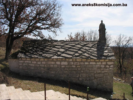 Pravoslavna crkva Svetog arhanđela Mihaila u Trnovom Dolu, graditeljska cjelina