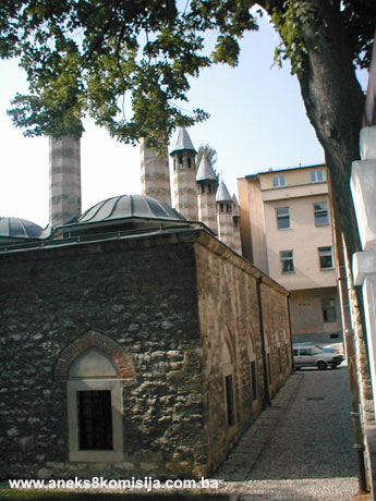 Gazi Husrev-begova medresa sa mjestom i ostacima Hanikaha, graditeljska cjelina