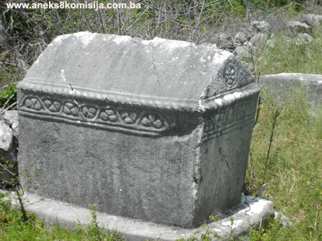 Nekropola sa stećcima na lokalitetu kod Boškailovih kuća (Glavica i Haremi), zaselak Brdo, naselje Hodovo, arheološko područje
