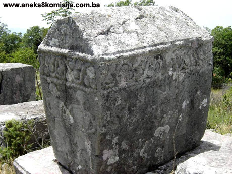 Nekropola sa stećcima na lokalitetu kod Boškailovih kuća (Glavica i Haremi), zaselak Brdo, naselje Hodovo, arheološko područje