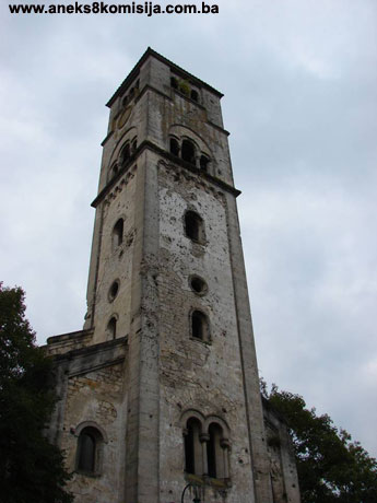 Župna crkva sv. Ante Padovanskog sa grobnicom bihaćkog plemstva (grobnica hrvatskih velikaša), graditeljska cjelina