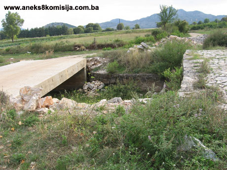 Crkva svete Petke (Petkovica) i Stari most (Most na Bari) u Mostaćima, graditeljska cjelina