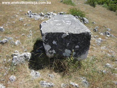 Nekropola sa stećcima na lokalitetu Lokve (Brijeg, Bunarevi) u zaseoku Zabrđe u Gornjoj Bitunji, historijsko područje