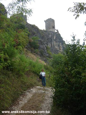 Prahistorijska gradina, srednjovjekovni i osmanski grad Sokolac u selu Sokolcu, historijsko područje