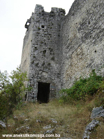 Prahistorijska gradina, srednjovjekovni i osmanski grad Sokolac u selu Sokolcu, historijsko područje