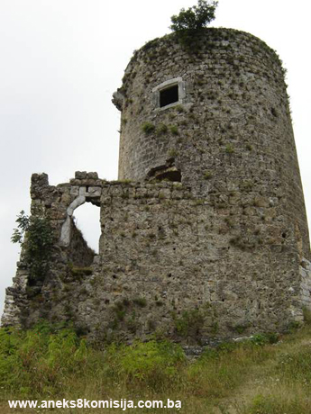 Prahistorijska gradina, srednjovjekovni i osmanski grad Sokolac u selu Sokolcu, historijsko područje