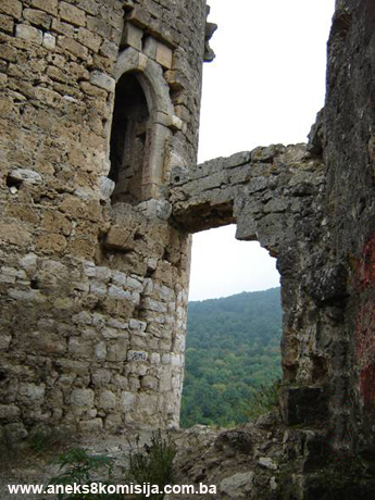 Prahistorijska gradina, srednjovjekovni i osmanski grad Sokolac u selu Sokolcu, historijsko područje