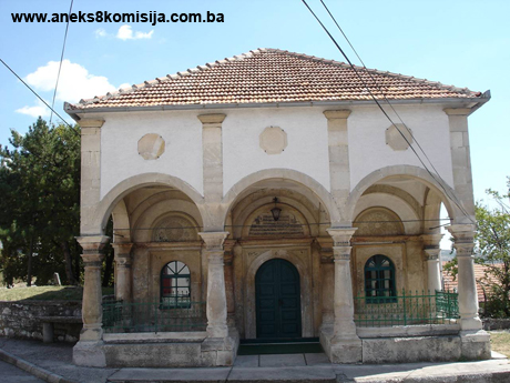 Milošnik (Bušatlijina ili Milosnik) džamija sa haremom, graditeljska cjelina