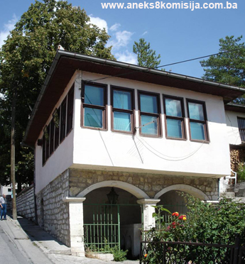 Milošnik (Bušatlijina ili Milosnik) džamija sa haremom, graditeljska cjelina