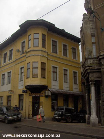Hotel Stari Grad (nekadašnji han Gazi Husrev-begovog vakufa, Hotel Gazi) i stambeni objekat Kadić, djelo arhitekte Josipa Vancaša, graditeljska cjelina