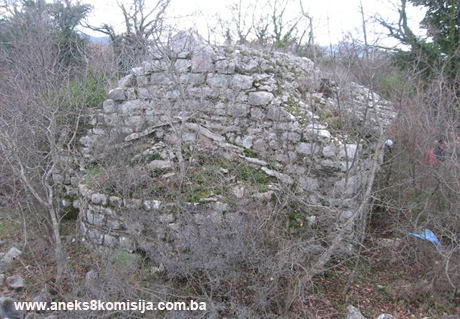 Pravoslavna crkva Vračevica (Crkva sv. Vrača) sa prahistorijskom gomilom (tumulusom) u Gomiljanima, historijsko područje