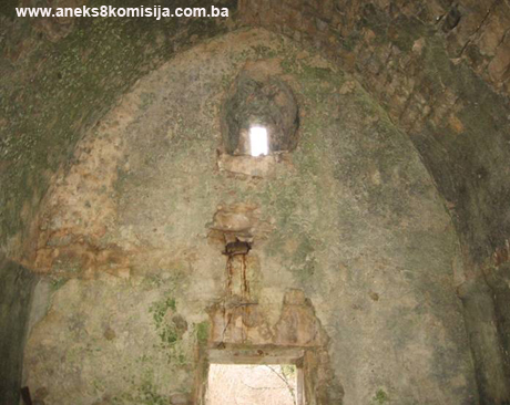 Pravoslavna crkva Vračevica (Crkva sv. Vrača) sa prahistorijskom gomilom (tumulusom) u Gomiljanima, historijsko područje