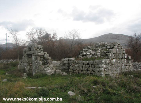 Pravoslavna crkva Kostadinovica (Crkva posvećena sv. Konstantinu i Jeleni) sa nekropolom sa stećcima u Gomiljanima, historijsko područje