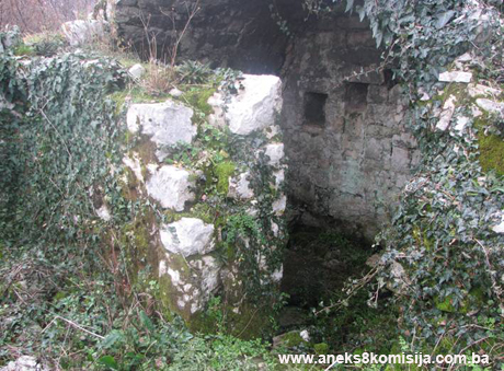 Pravoslavna crkva Kostadinovica (Crkva posvećena sv. Konstantinu i Jeleni) sa nekropolom sa stećcima u Gomiljanima, historijsko područje