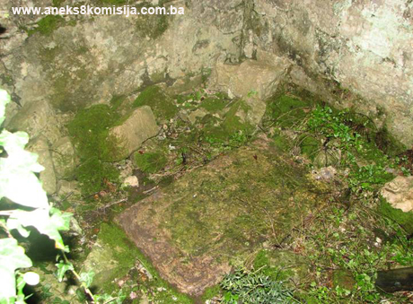 Pravoslavna crkva Kostadinovica (Crkva posvećena sv. Konstantinu i Jeleni) sa nekropolom sa stećcima u Gomiljanima, historijsko područje