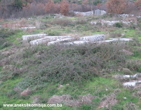 Pravoslavna crkva Kostadinovica (Crkva posvećena sv. Konstantinu i Jeleni) sa nekropolom sa stećcima u Gomiljanima, historijsko područje