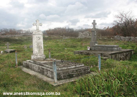 Pravoslavna crkva Kostadinovica (Crkva posvećena sv. Konstantinu i Jeleni) sa nekropolom sa stećcima u Gomiljanima, historijsko područje