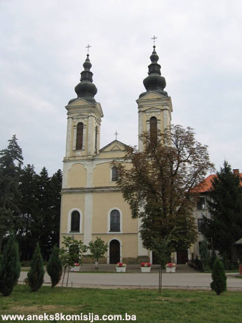 Župna crkva Uznesenja Blažene Djevice Marije i franjevački samostan u Tolisi, zajedno sa pokretnom imovinom, graditeljska cjelina