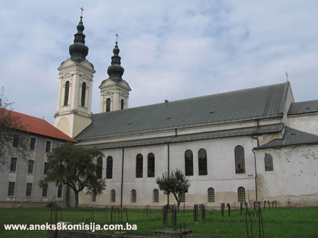 Župna crkva Uznesenja Blažene Djevice Marije i franjevački samostan u Tolisi, zajedno sa pokretnom imovinom, graditeljska cjelina