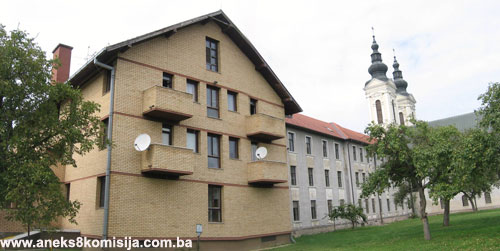 Župna crkva Uznesenja Blažene Djevice Marije i franjevački samostan u Tolisi, zajedno sa pokretnom imovinom, graditeljska cjelina