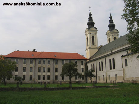 Župna crkva Uznesenja Blažene Djevice Marije i franjevački samostan u Tolisi, zajedno sa pokretnom imovinom, graditeljska cjelina