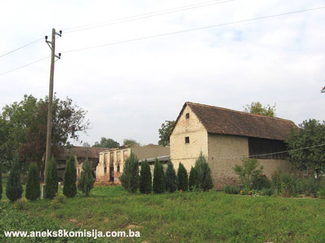 Župna crkva Uznesenja Blažene Djevice Marije i franjevački samostan u Tolisi, zajedno sa pokretnom imovinom, graditeljska cjelina