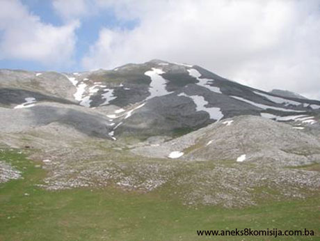 Nekropola sa stećcima Poljice, lokalitet Veliko Jezero, historijsko područje