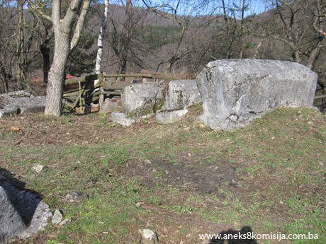 Nekropola sa stećcima na lokalitetu Navitak u selu Boganovići, historijsko područje