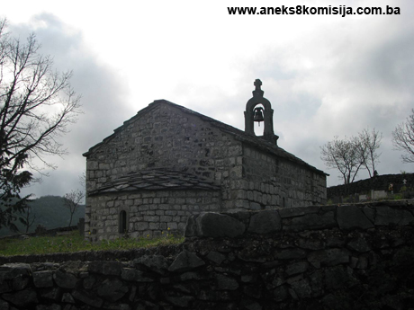 Pravoslavna crkva sv. Nikole sa starim kamenim nadgrobnicima (krstačama) u selu Domaševo, graditeljska cjelina