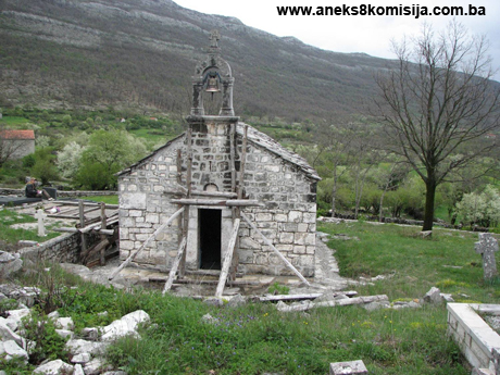 Pravoslavna crkva sv. Nikole sa starim kamenim nadgrobnicima (krstačama) u selu Domaševo, graditeljska cjelina