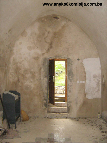 Pravoslavna crkva sv. Nikole sa starim kamenim nadgrobnicima (krstačama) u selu Domaševo, graditeljska cjelina