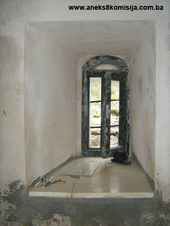 Pravoslavna crkva sv. Nikole sa starim kamenim nadgrobnicima (krstačama) u selu Domaševo, graditeljska cjelina