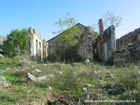 Pravoslavna crkva sv. Vasilija Ostroškog u Blagaju sa pokretnim naslijeđem, graditeljska cjelina